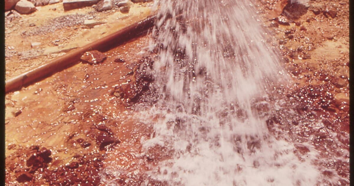 OK Well Water Smells or Stains? Diagnostic Guide 2026